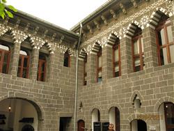 Edebiyat Müze-3- Diyarbakır Sur Ahmet Arif.JPG